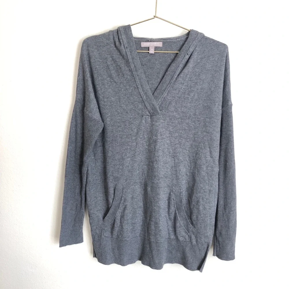 Banana Republic XS v-neck pullover hoodie sweater - Picture 2 of 9